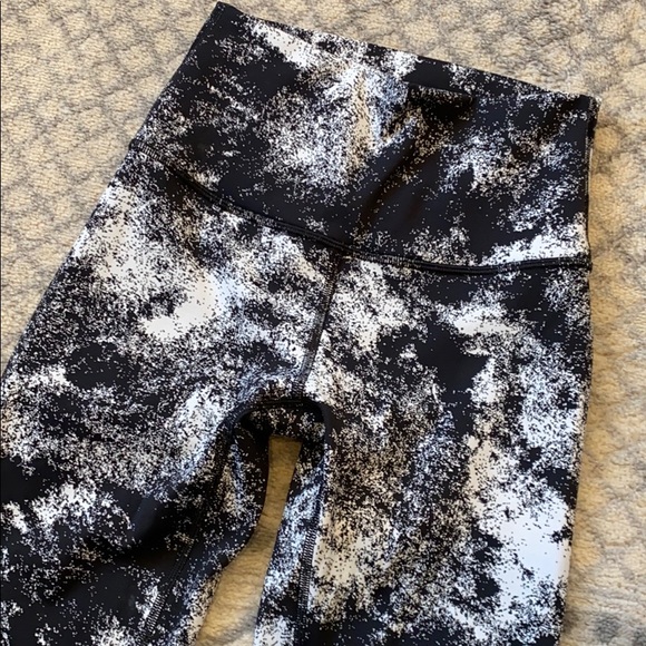 Lululemon women’s leggings, size 4, like new - Picture 2 of 7